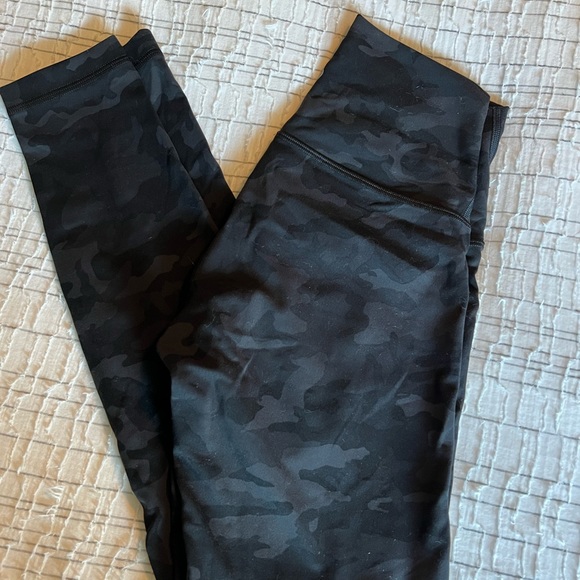 WUNDER TRAIN HIGH-RISE TIGHT 25"
Incognito Camo Multi Grey - Picture 6 of 6